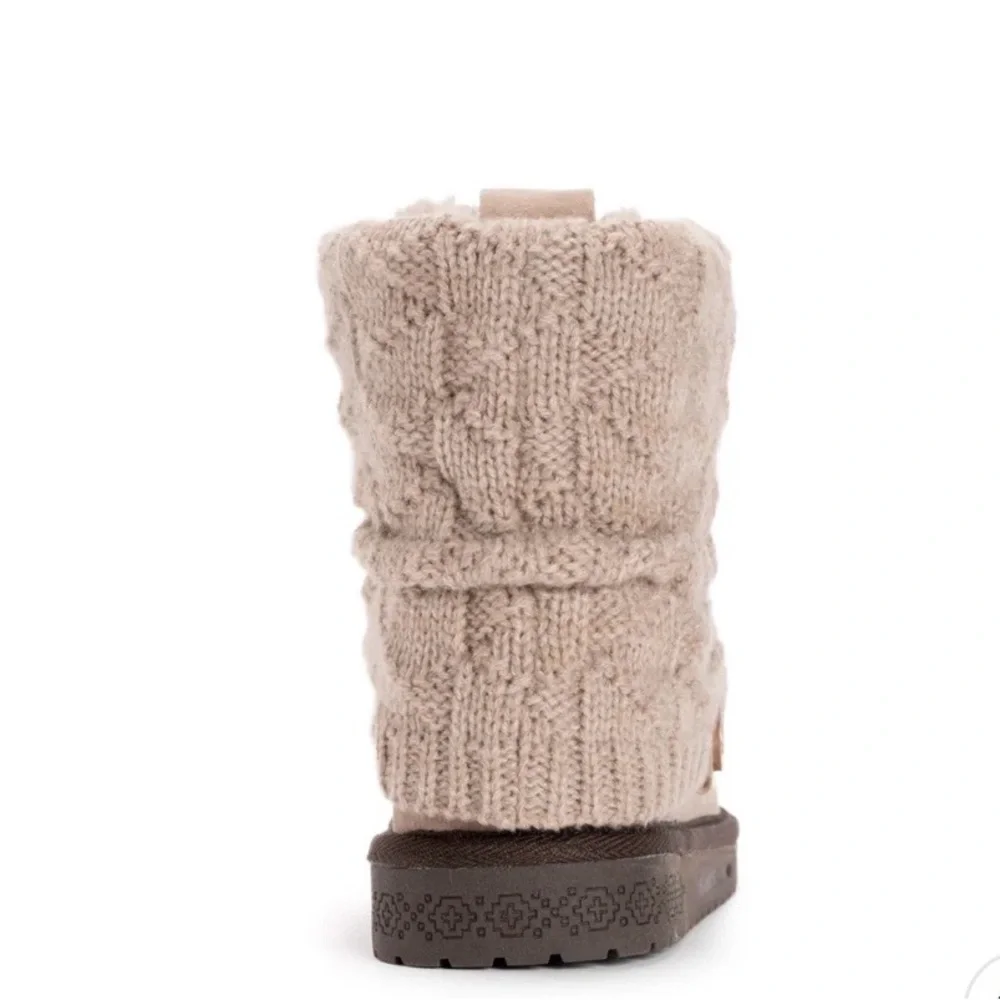 Muk Luks‎ Essentials Women Boots 6W Beige Knit Winter Suede Water Resistant Cozy